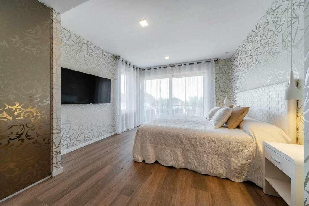 La Concha Beach Deluxe Apartment San Sebastian
